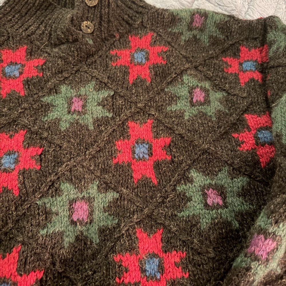 Woolrich Dark Green Star Pattern Knit Sweater with Red Accent women’s medium - Picture 2 of 4